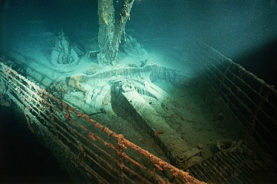 When the Titanic sank 3,800m into the Atlantic Ocean, strange animals ...