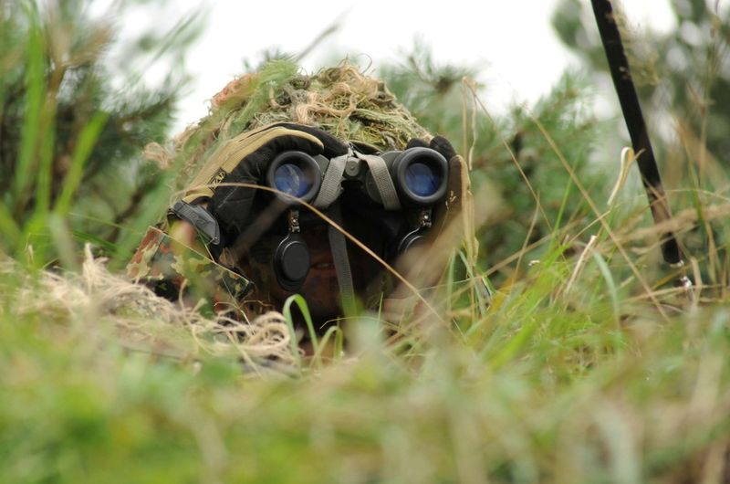 Soldat mit Fernglas.Foto: Stocktrek Images/Getty Images