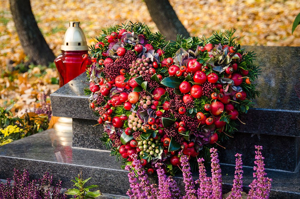 Grabschmuck im Herbst