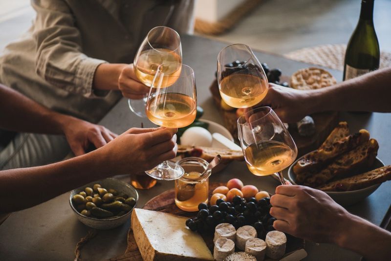 Weintasting.Foto: Foxys forest manufacture/iStock/Getty Images Plus