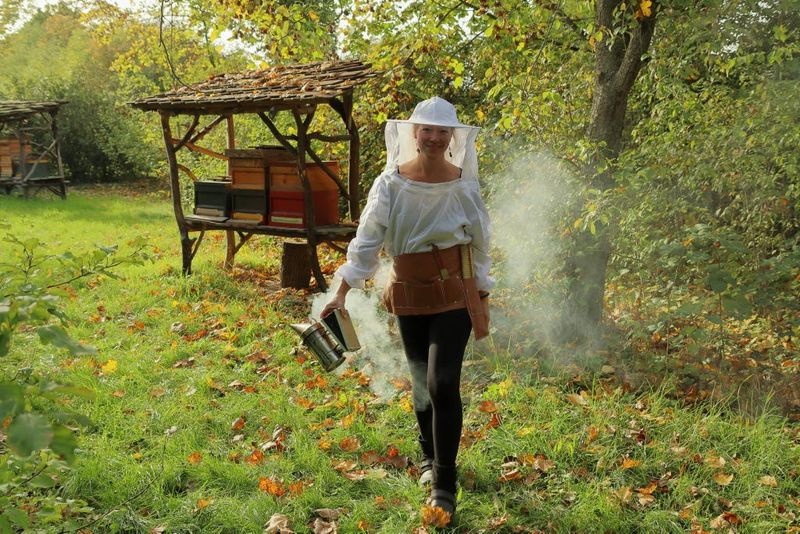 Nah an der Natur: Der Alltag mit Bienen bringt Abwechslung und Spannung zugleich.Foto: Marcel Hesse