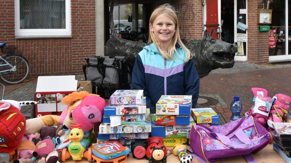 Selling like the grown-ups - | Children at the Thomas Market in Vechta ...