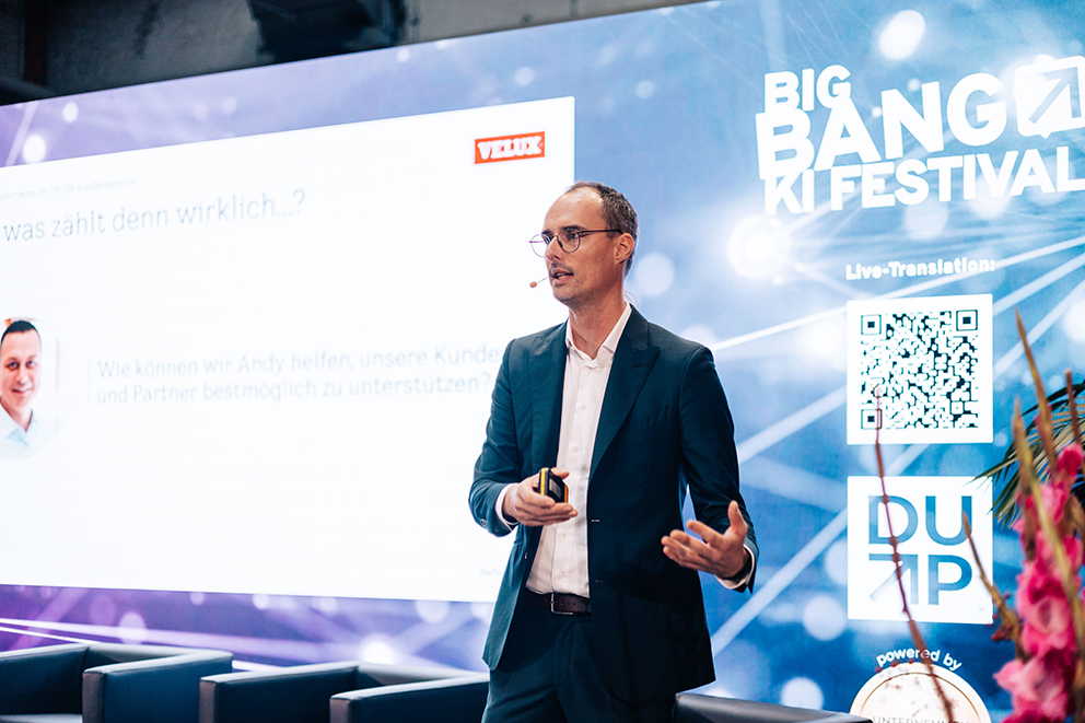 BIG BANG KI Festival/Offenblende Steffen Raddatz spricht auf dem BIG BANG KI FESTIVAL2026 über KI im Kundenservice bei Velux