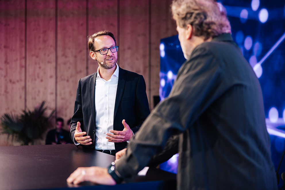 BIG BANG KI Festival/Offenblende Thomas Saueressig im Gespräch mit Jens de Buhr über KI in Unternehmen
