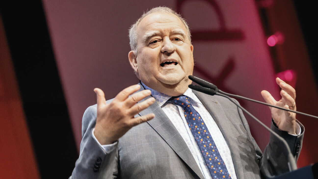 DAV-Chef Becker warnt davor, das Geld für die Botendienste der Apotheken aus dem Honorartopf für neue pharmazeutische Dienstleistungen abzuzweigen. (c / Foto: Schelbert)