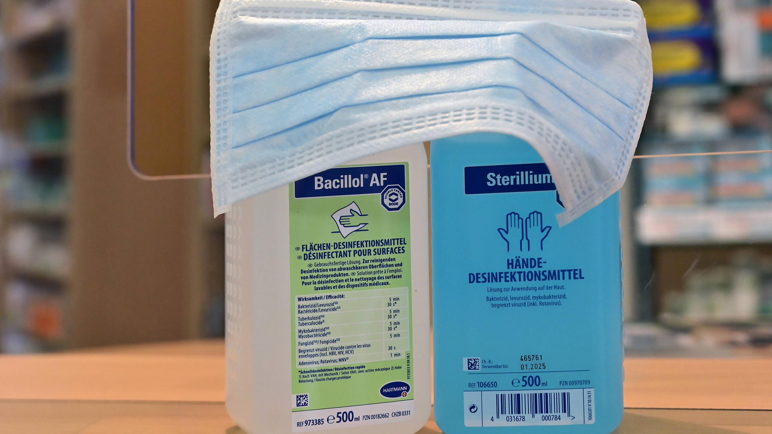 Über das Desinfektionsmittelportal können Apotheker direkt ihre Desinfektionsmittelbestände melden und Ärzte diese abfragen. Die LAK Baden-Württemberg und die Ärztekammer wollen so den Informationsaustausch erleichtern. (Foto: imago images / Ralph Lueger)
