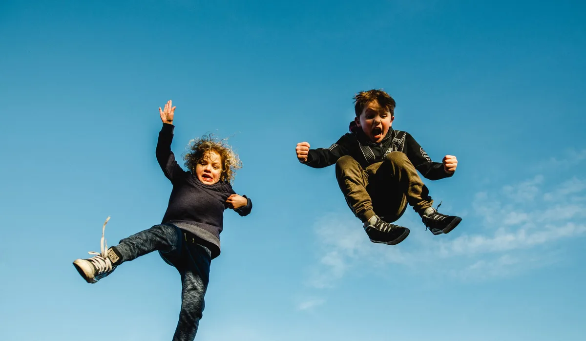 26-04-schulstart-schulanfang-schule-zwoelf-fragen-kindergarten-kiga-4-tschuess-chindsgi-schweizer-elternmagazin-fritz-und-fraenzi