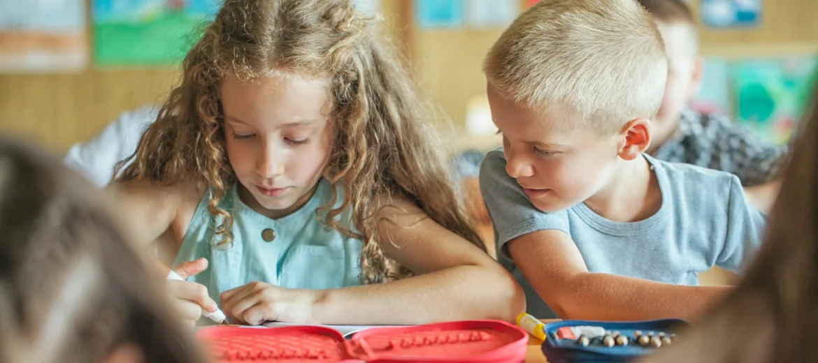 24-07-comparer-comparer-école-médias-sociaux-magazine-suisse-des-parents-fritz-et-fraenzi-hg Comparer les résultats : Qui fait quoi le mieux ?
