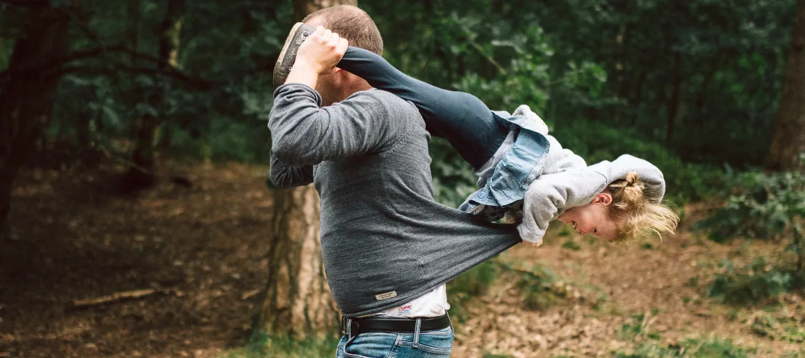 24-08-liaison-kiga3-magazine-des-parents-suisses-hg L'attachement : Entretien avec Moritz Daum