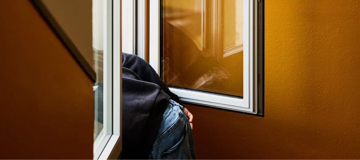 24-4-schulangst-dossier-schweizer-elternmagazin-hg Schulangst: Kind bleibt zu Hause und schaut aus dem Fenster