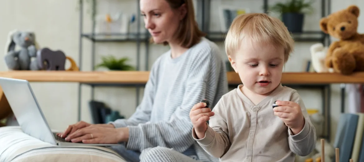 petition-kitakosten-schweizer-elternmagazin-adobestock-hg Kita-Kosten
