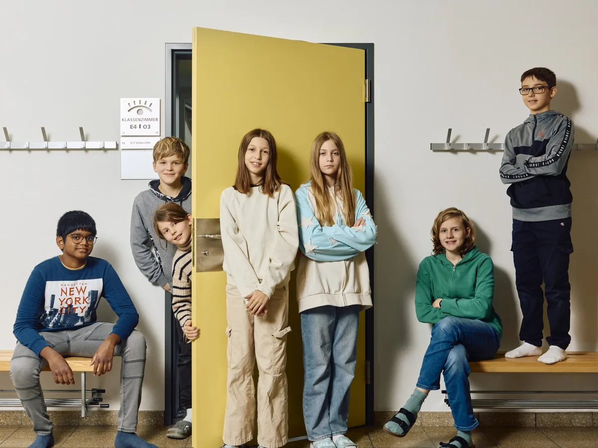 Das_Schweizer_ElternMagazin_Fritz+Fränzi_2025 Was macht eine gute Lehrperson aus? Wie geht Schule in Zeiten von Künstlicher Intelligenz? Ist die Inklusion gescheitert? Es gibt viele Fragen rund um die Zukunft der Schule. 21 Expertinnen und Experten beantworten die 20 drängendsten. TEXT: SANDRA MARKERT Schulanlage Langdorf Primarschule Oberkirchstrasse 14 8500 Frauenfeld Rektorin Simone Sonderegger Tel: 052 725 12 41 langdorf.leitung@schulen-frauenfeld.ch