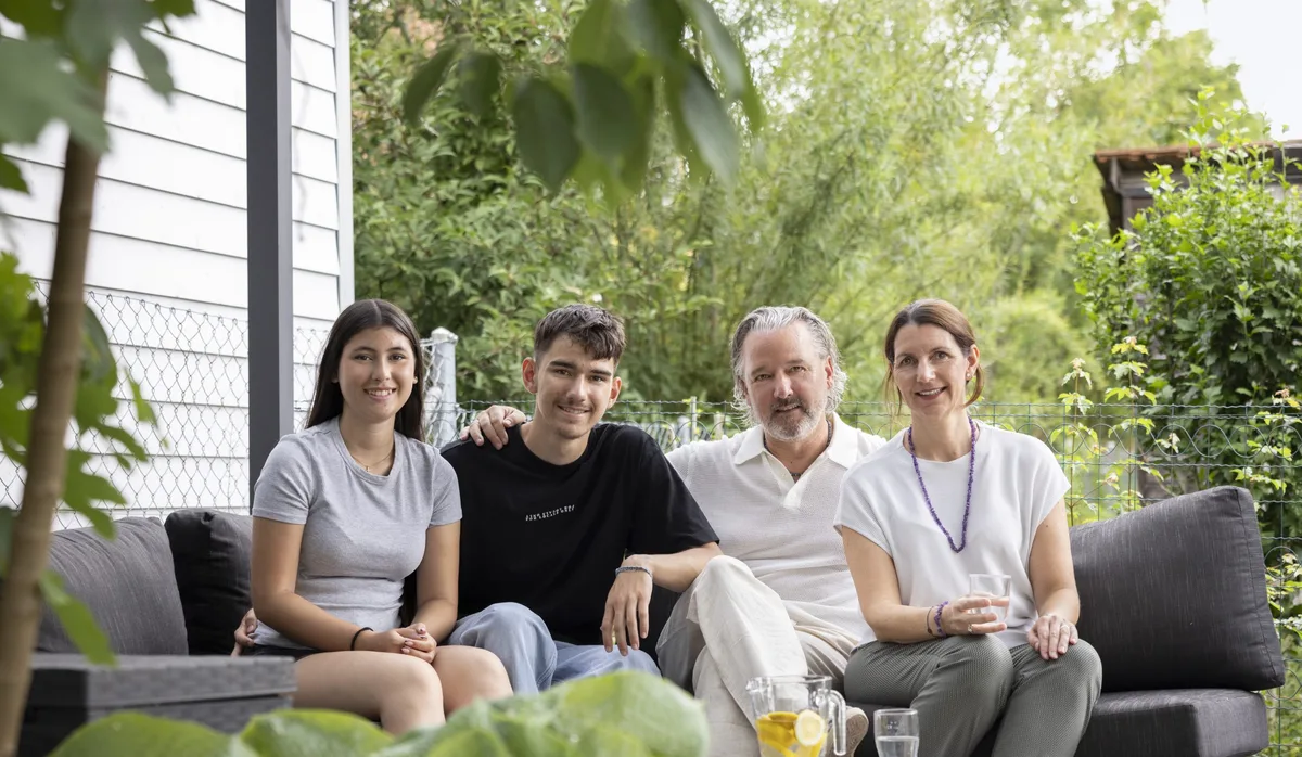 Berufswahl ist Teamarbeit: Ein angehender Lehrling mit seiner Familie