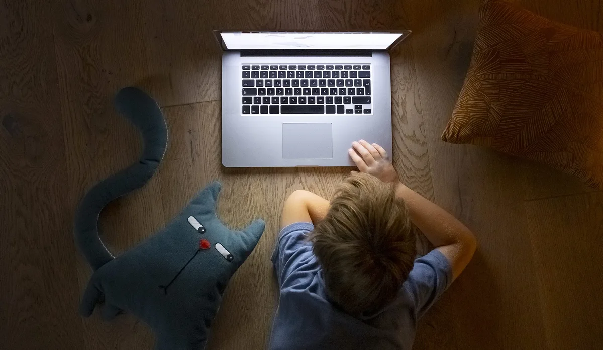 Was macht die Künstliche Intelligenz mit unseren Kindern?