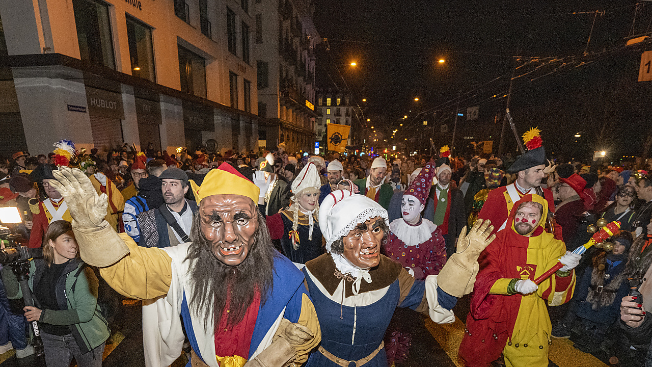 Luzerner Der Urknall eröffnet pünktlich die Luzerner Fasnacht | Südostschweiz