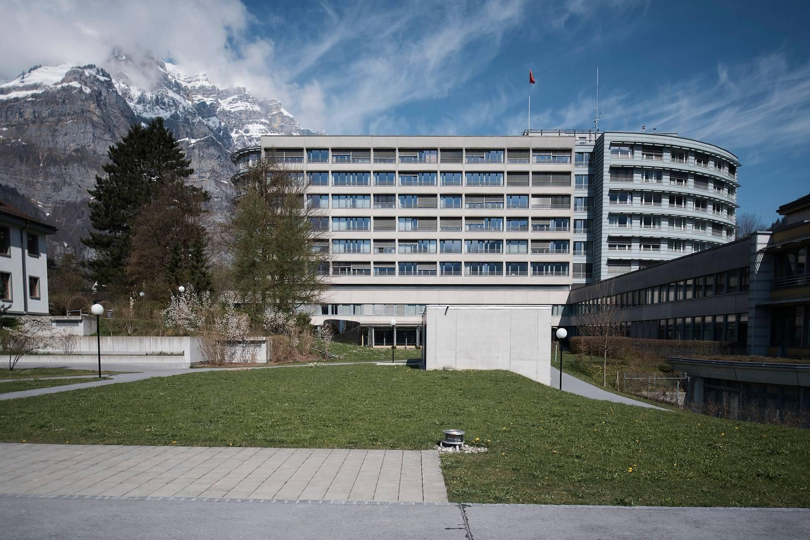 Im Kantonsspital Glarus sind wieder Besuche bei Patientinnen und Patienten möglich.