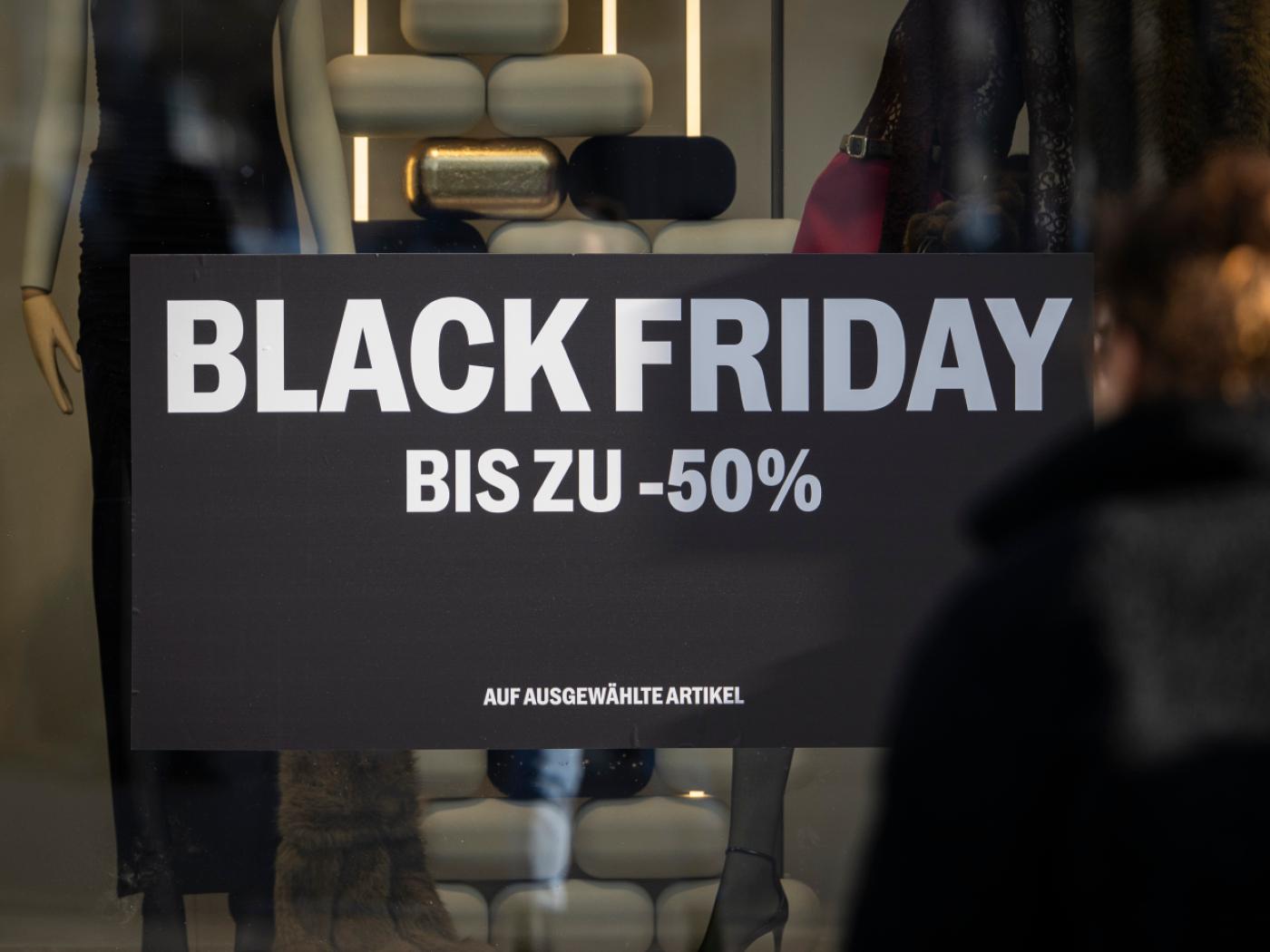 Rund um den Black Friday 2026 locken zahlreiche Händler mit Rabatten und Sonderangeboten. Viele Aktionen beginnen bereits während der Black Week. (Symbolbild)