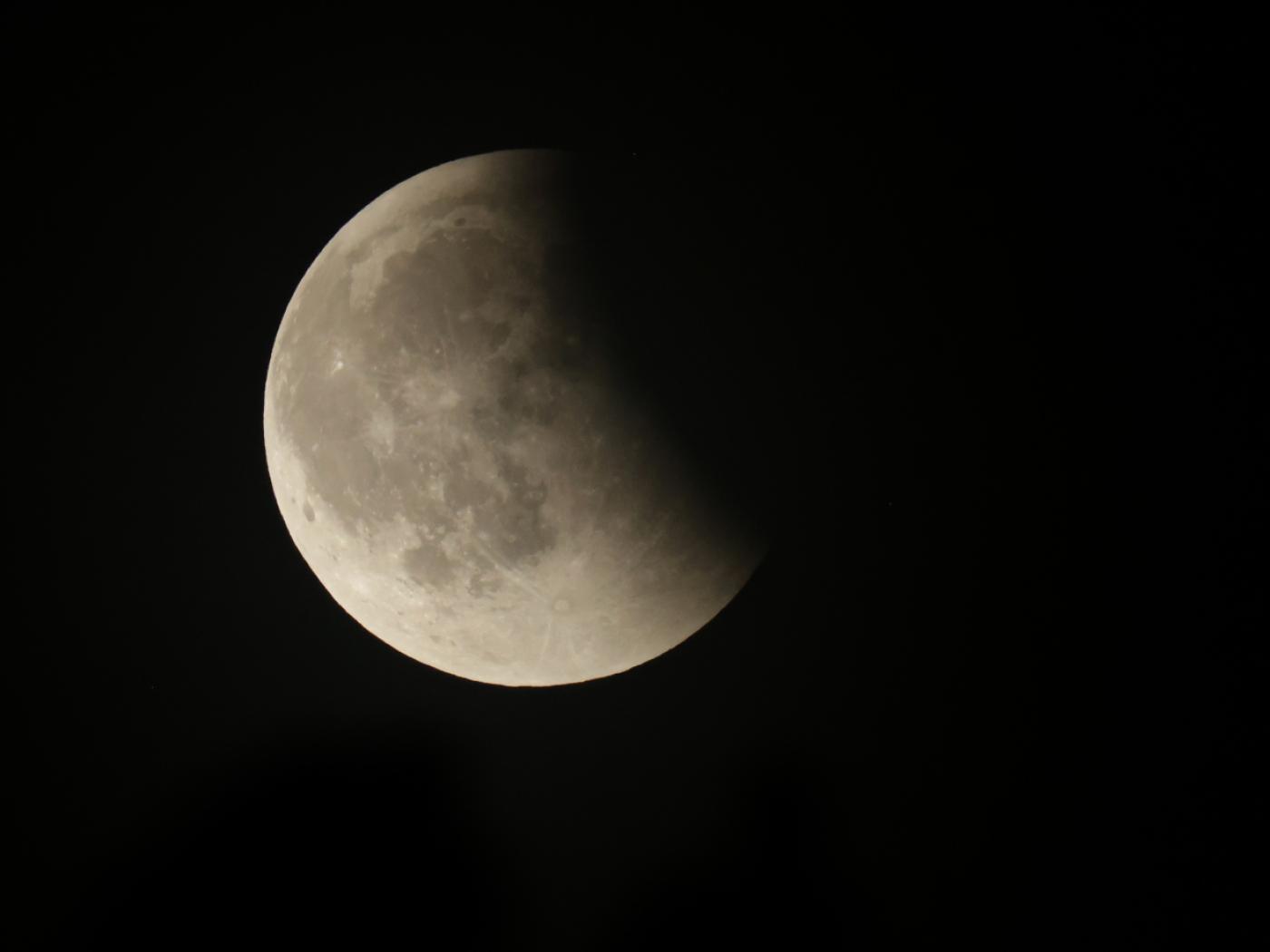 (Symbolbild) Wie ist der Mond am 18. Oktober 2026 zu sehen?