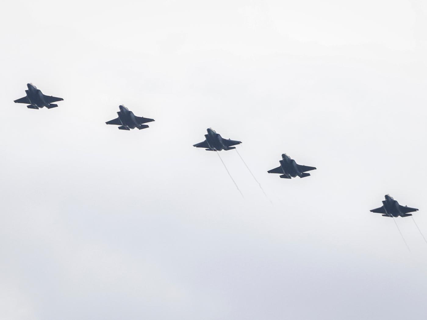 ARCHIV - Kampfflugzeuge vom Typ Lockheed Martin F-35B der US-Marines fliegen über die Roosevelt Roads Naval Station. Foto: Kendall Torres Cortés/dpa