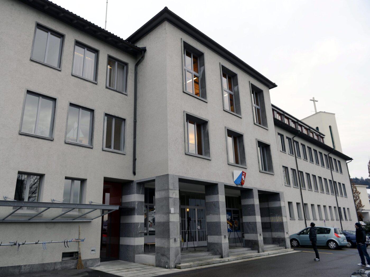 Ein Schweizer Elternpaar steht am Montag vor dem Bezirksgericht Horgen. Sie sollen ihre Tochter jahrelang physisch und psychisch misshandelt haben. (Symbolbild)