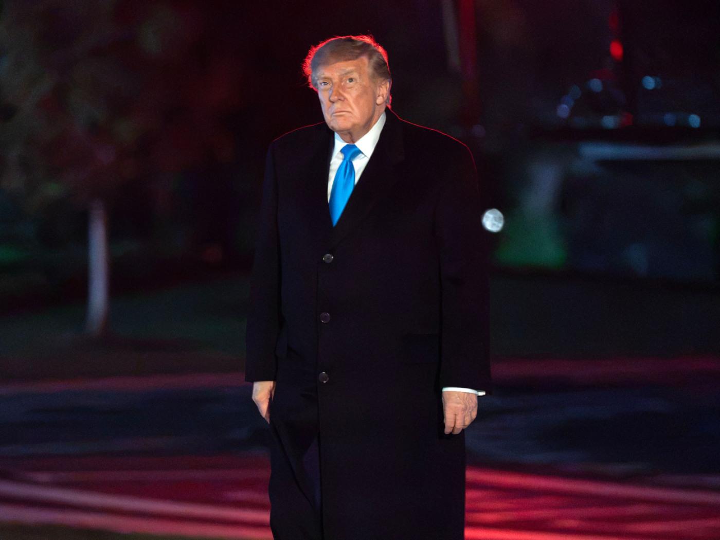 Präsident Donald Trump geht bei seiner Ankunft im Weißen Haus in Washington über den South Lawn. Foto: Jose Luis Magana/FR159526 AP/AP/dpa