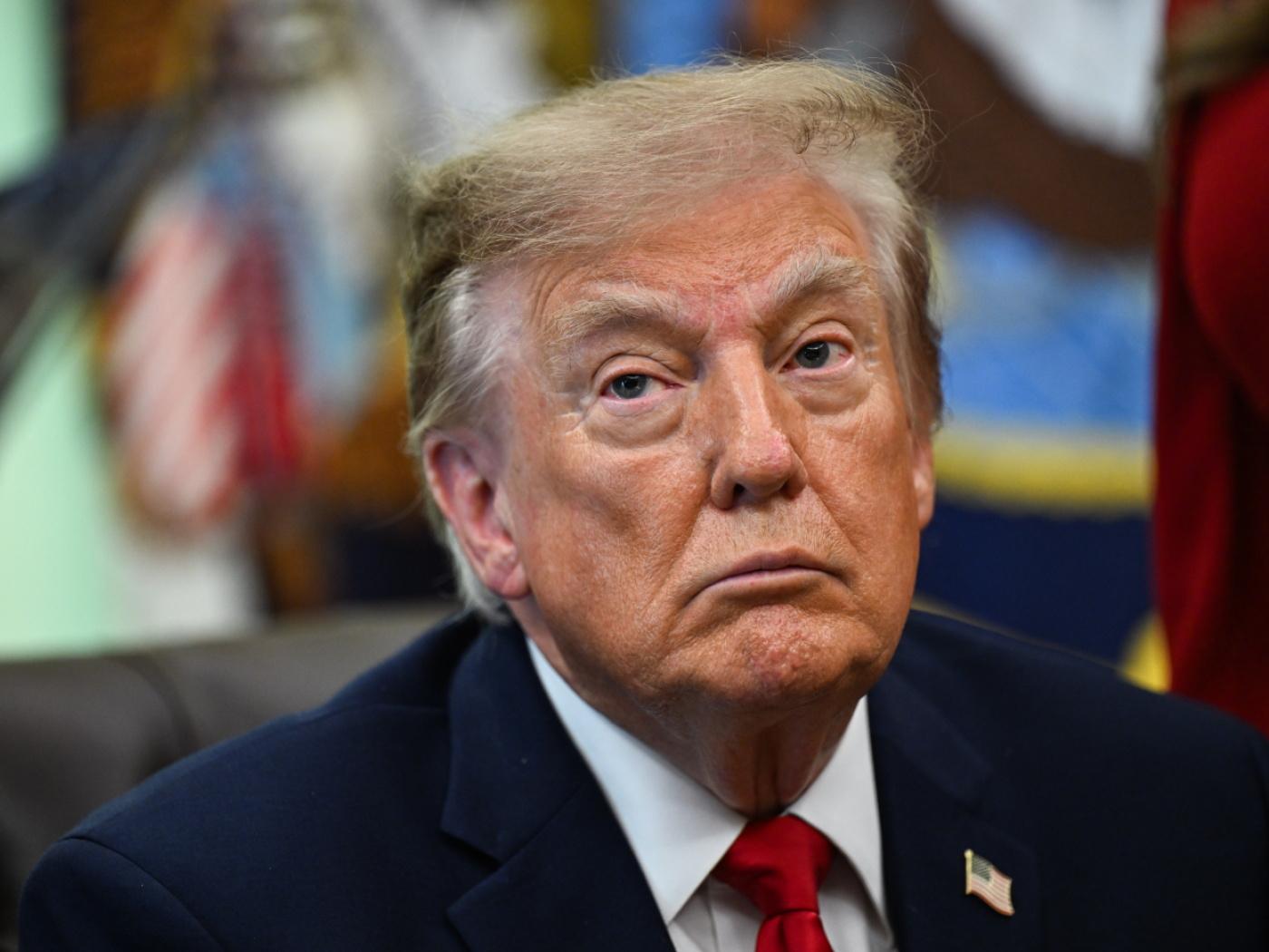 Düstere Aussichten für US-Präsident Donald Trump: Die Zustimmungsrate in der Bevölkerung ist im Keller - ausgerechnet kurz von den wichtigen Parlamentswahlen der Midterms im November. US-amerikanische Arbeitnehmer gegenüber ausländischen zu bevorzugen, müsste bei Wählern gut ankommen. (Archivbild)