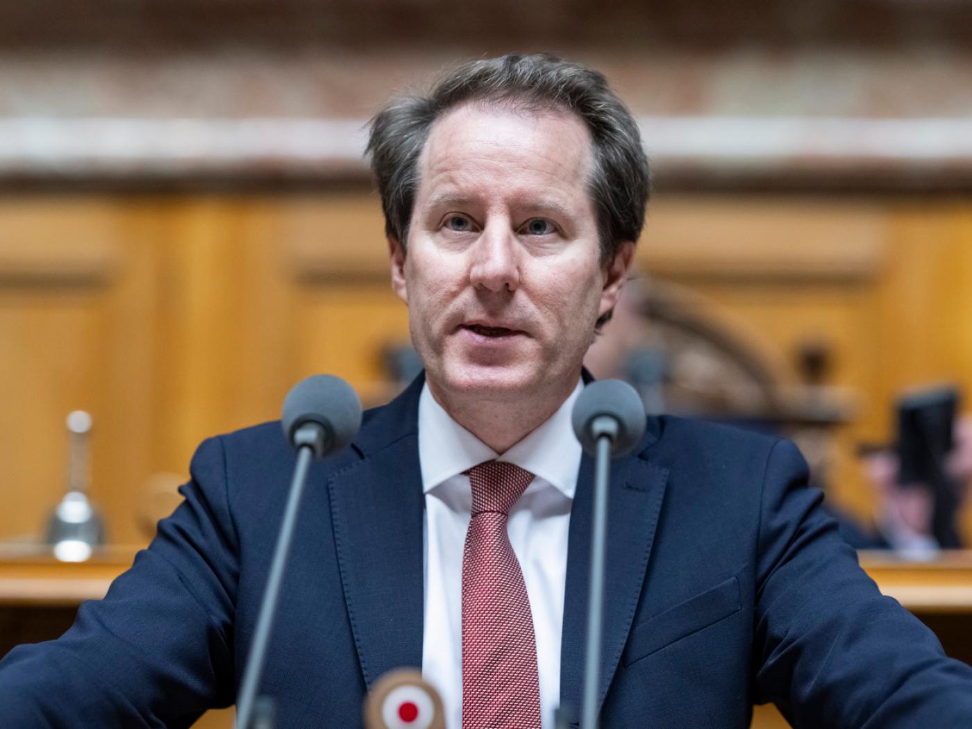 Geht es nach dem Fraktionspräsidenten Thomas Aeschi, wird die SVP mindestens zwei Personen für die Nachfolge von Guy Parmelin nominieren. (Archivbild)