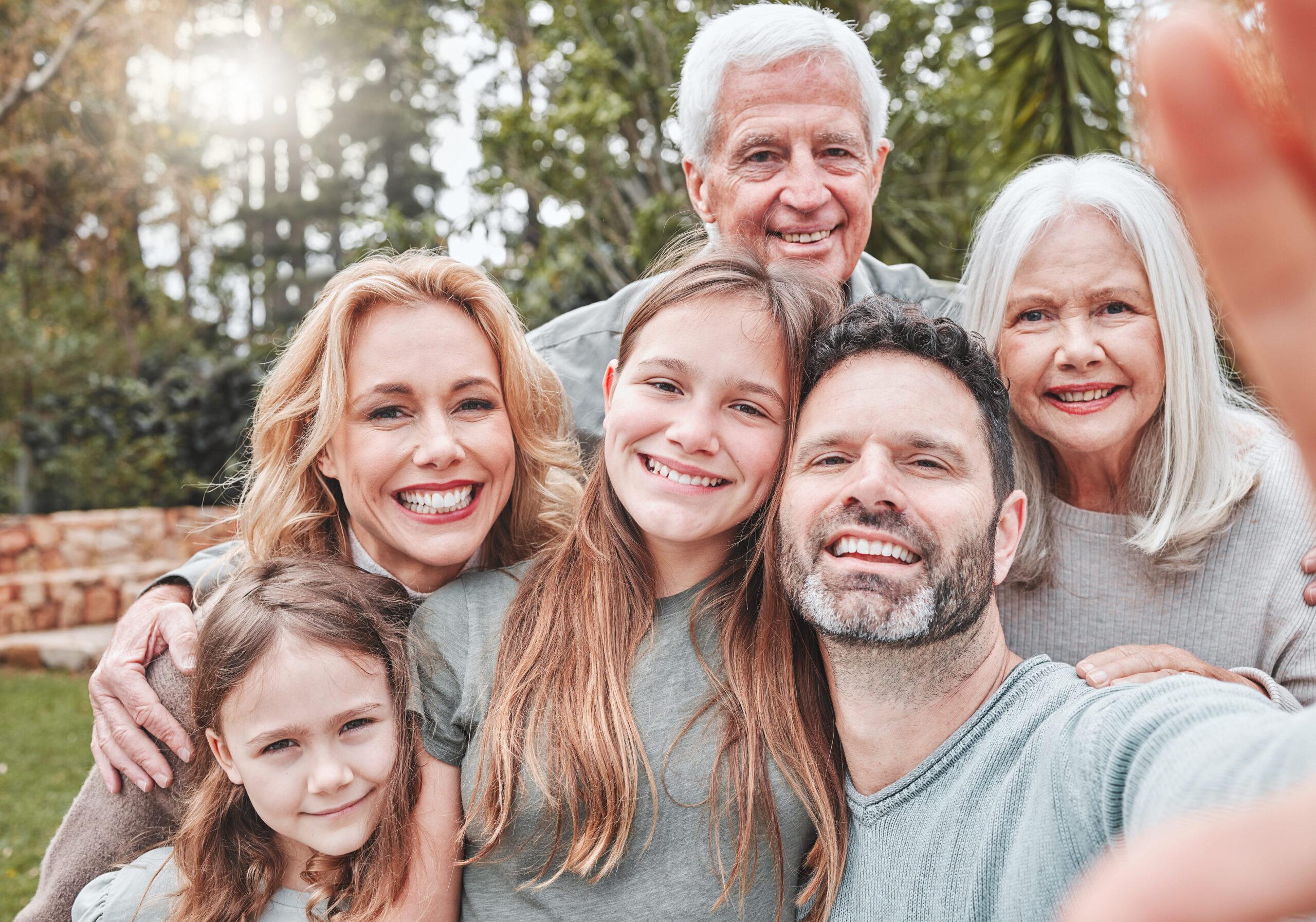 Vorsorge betrifft die ganze Familie: Eine Patientenverfügung hält den eigenen Willen fest und gibt Angehörigen im Ernstfall Sicherheit und Orientierung.