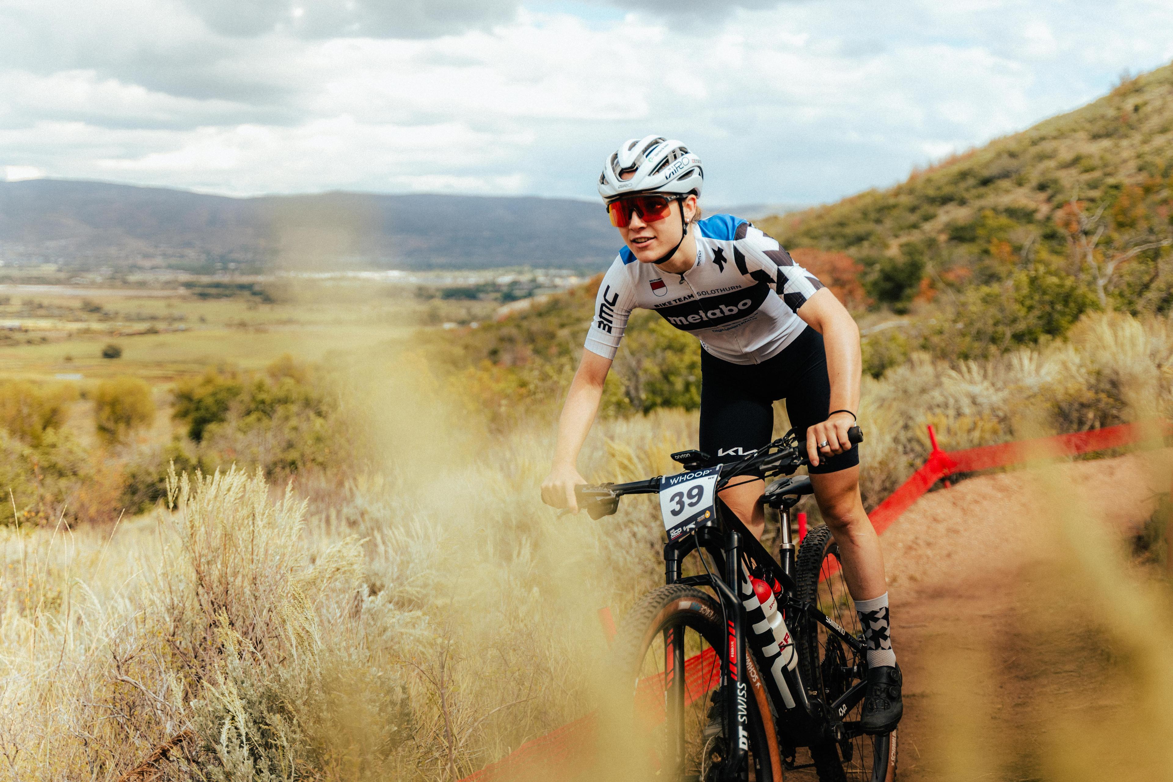 Ein Bild, das der Vergangenheit angehört: Statt auf dem Mountainbike ist Spitzensportlerin Tina Züger aus Rieden künftig auf dem Rennvelo unterwegs.