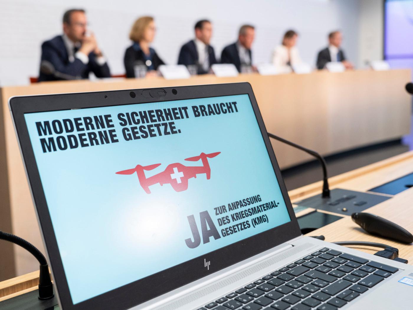Eine breite Allianz von SVP bis GLP setzt sich für ein Ja zu erleichterten Waffenexportregeln ein. Die Schweiz stimmt am 29. November darüber ab.