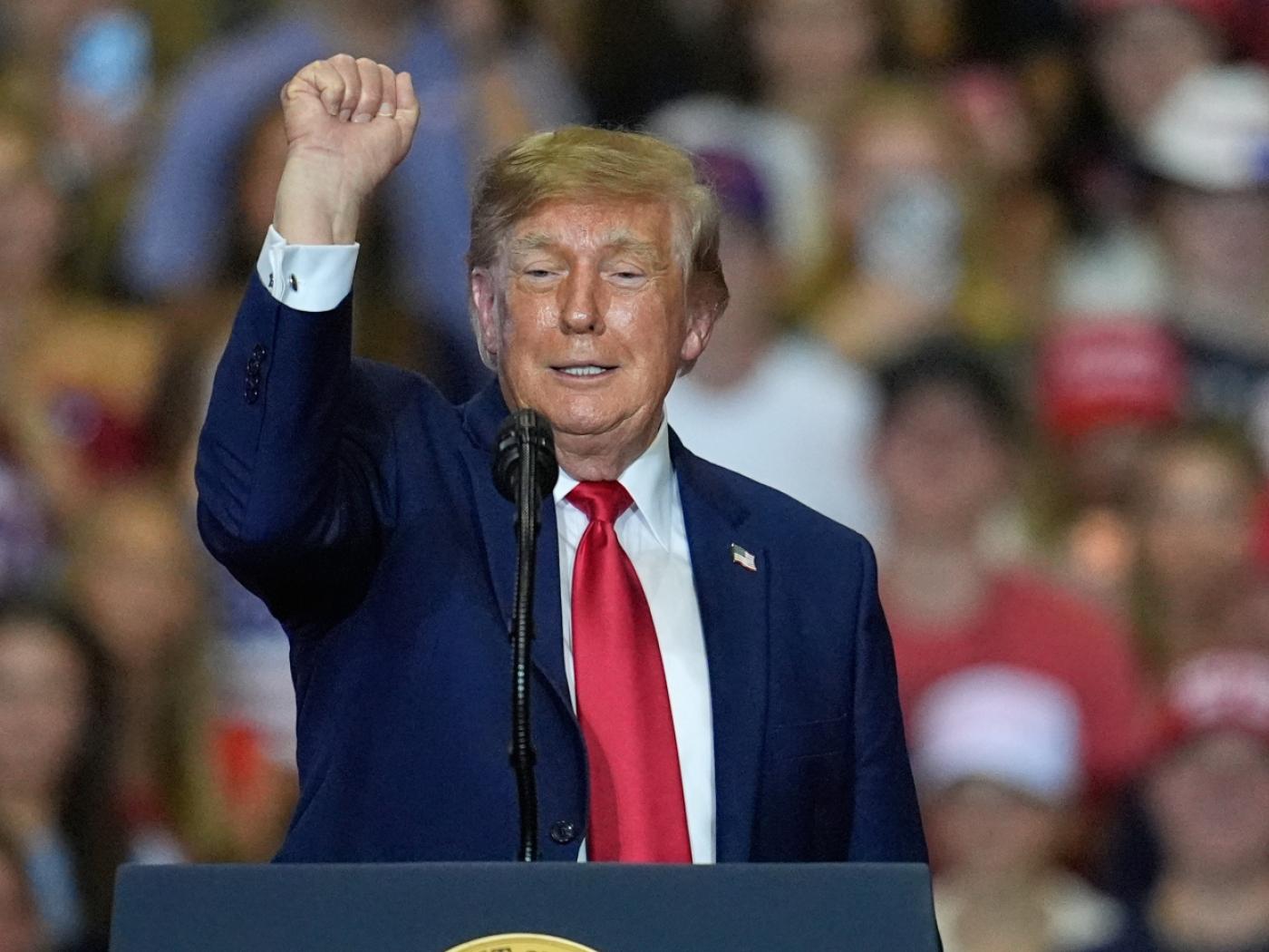 US-Präsident Donald Trump hält in Pendleton, South Carolina, eine Rede bei einer Wahlkampfveranstaltung in der T. Ed Garrison Arena. Foto: Mike Stewart/AP/dpa