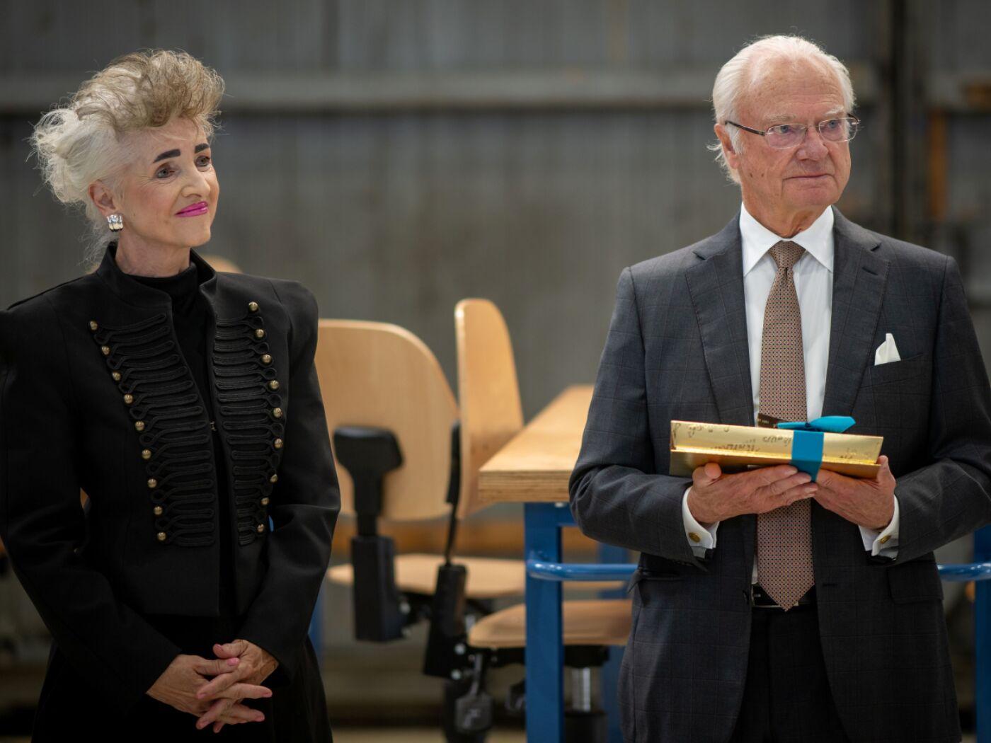 Der Schwedische König Carl XVI. Gustaf war am Montag zu Gast in Zürich. Er wurde von Regierungspräsidentin Carmen Walker Späh (FDP) in Empfang genommen.