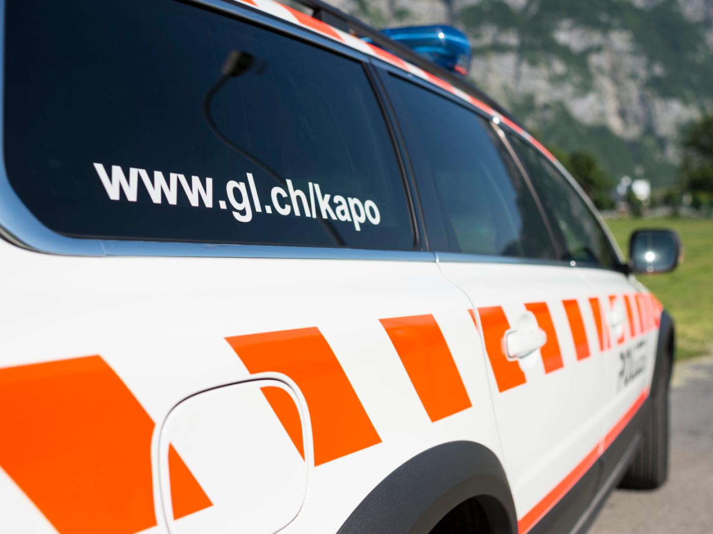 Die Kantonspolizei Glarus musste vor kurzem ausrücken, weil in ein Schulhaus eingebrochen wurde. (Symbolbild)