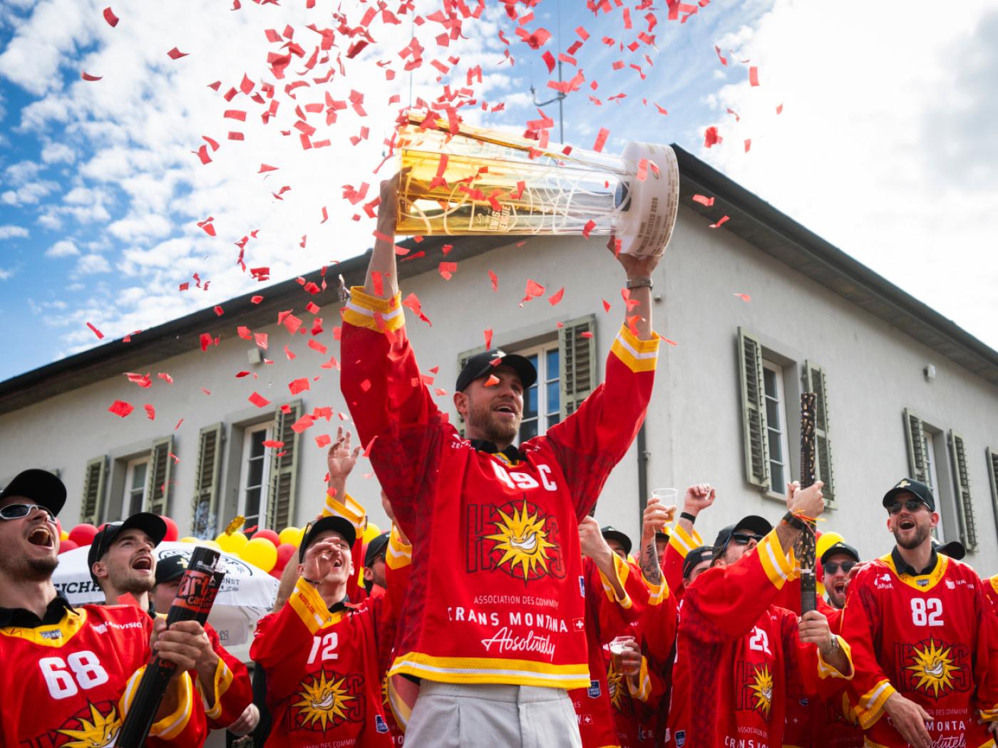 Die Spieler des HC Sierre bei den Feierlichkeiten im April