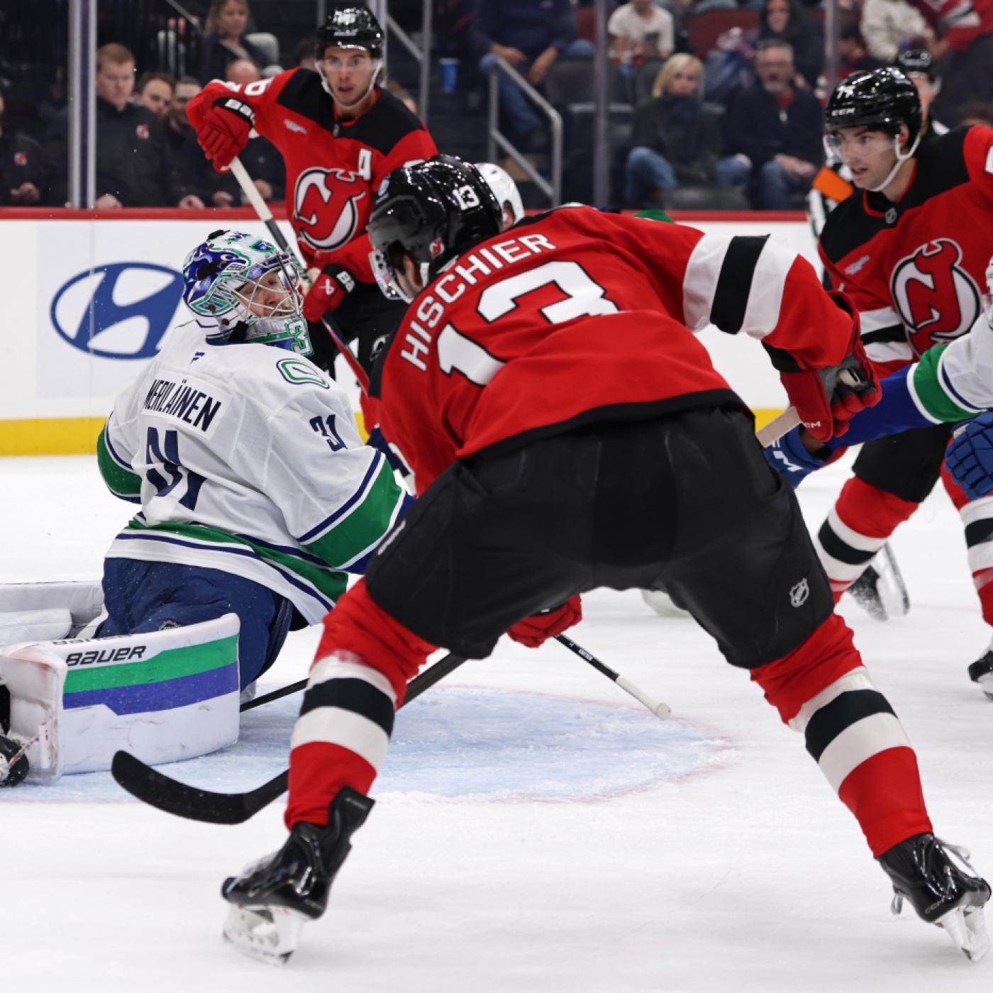 Nico Hischier kommt gegen die Vancouver Canucks auf zwei Tore und einen Assist