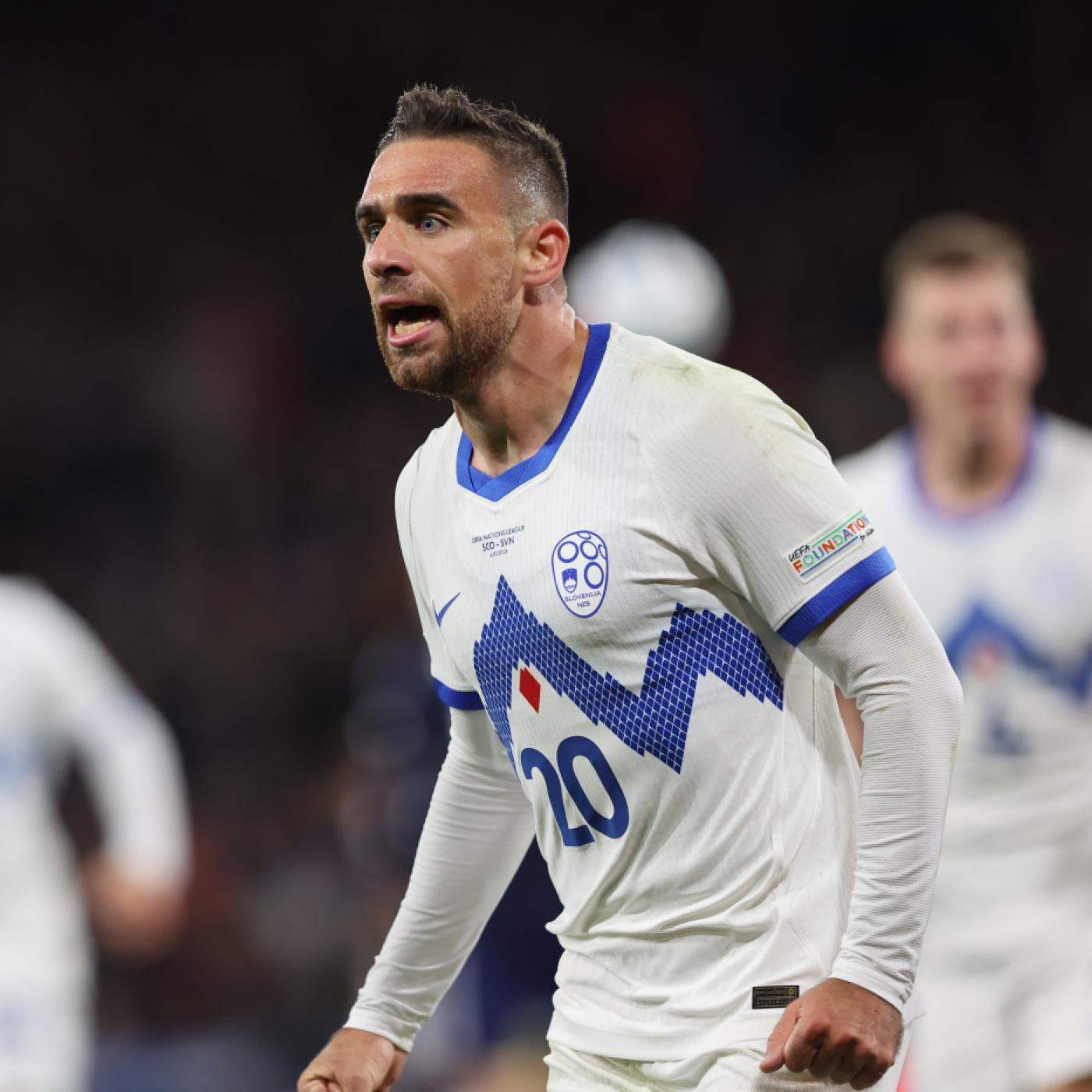 Aljosa Matko feiert mit dem slowenischen Nationalteam einen 2:1-Auswärtssieg gegen Schottland