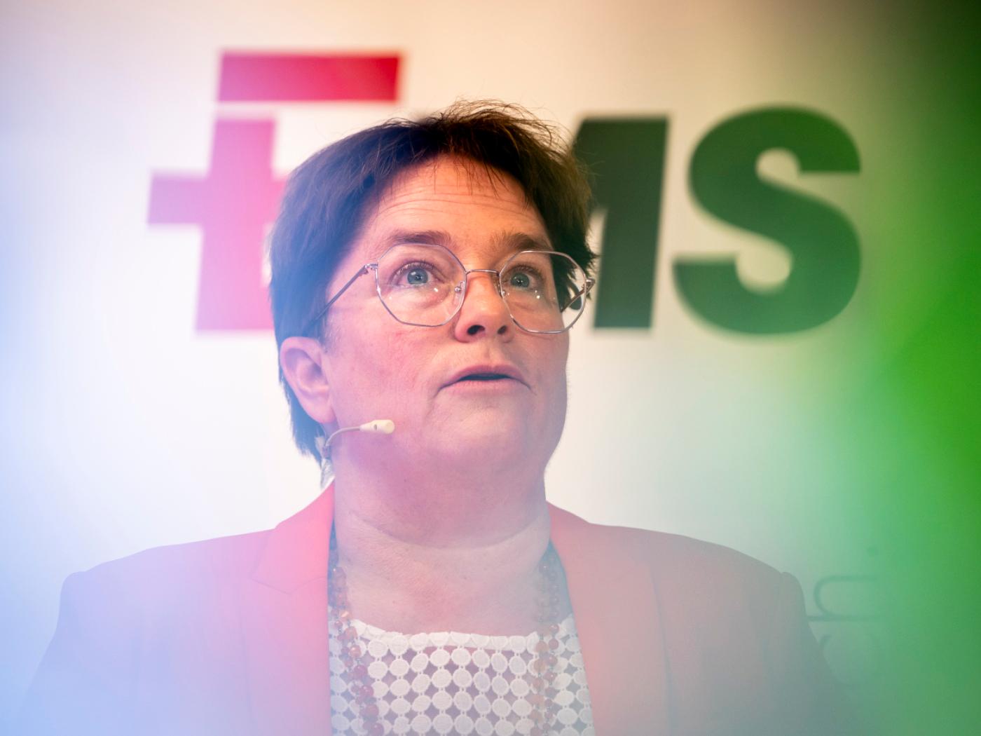 Das von SVP-Nationalrätin Magdalena Martullo-Blocher geführte Unternehmen Ems erhöht die Jahresprognose für den Umsatz. (Archivbild)