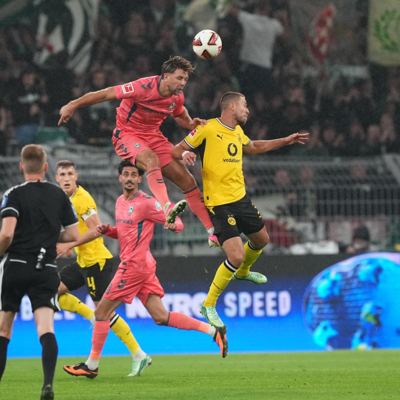Bremens Niclas Füllkrug schockt Dortmund mit seinem Tor zum 2:2 in der Nachspielzeit