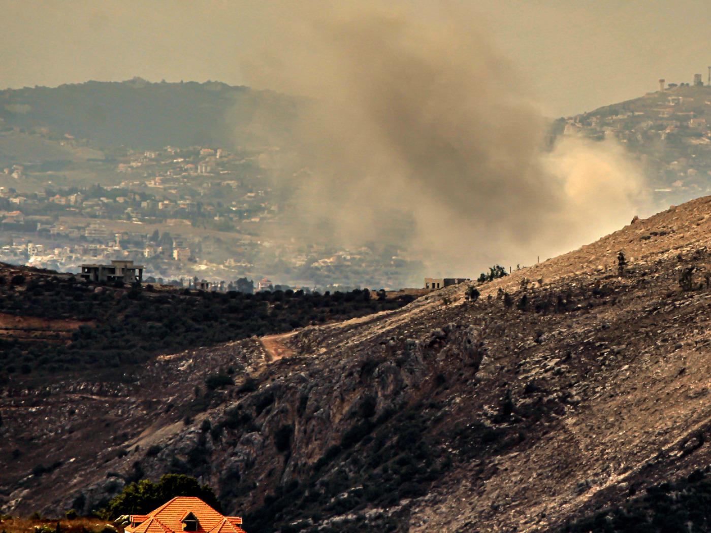 ARCHIV - Nach einem israelischen Luftangriff steigt Rauch aus dem Dorf Zawtar al-Sharqieh im Südlibanon auf. Foto: Stringer/dpa