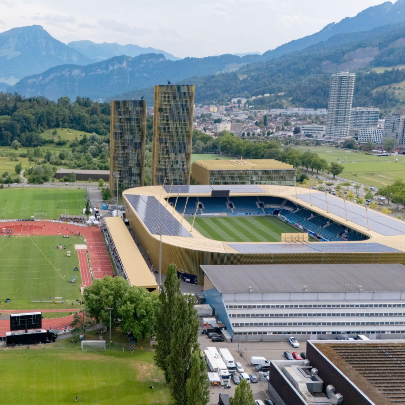 Der Blick mit der Drohne auf die Stadien in Luzern