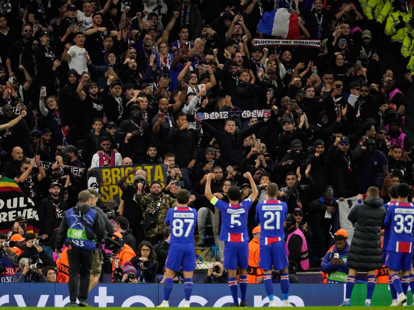 Paris Saint-Germain feiert gegen Manchester City einen Sieg