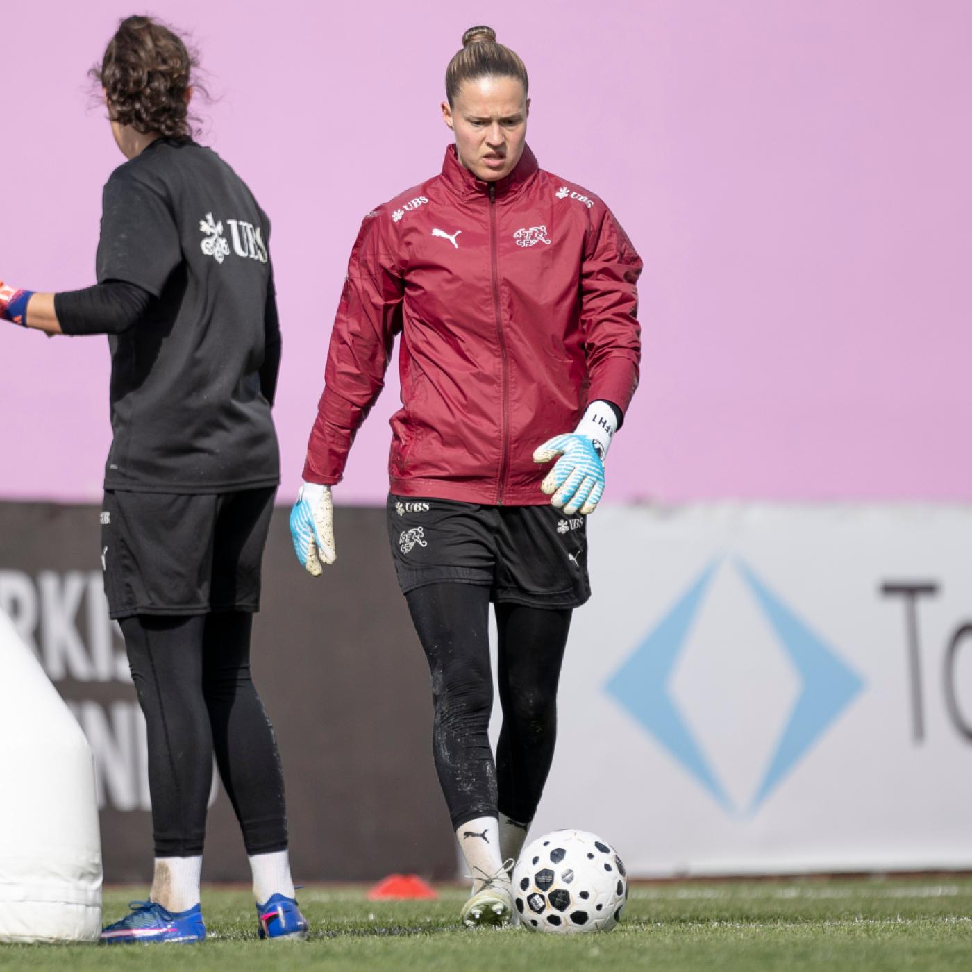 Elvira Herzog verpasst die beiden Spiele gegen Israel