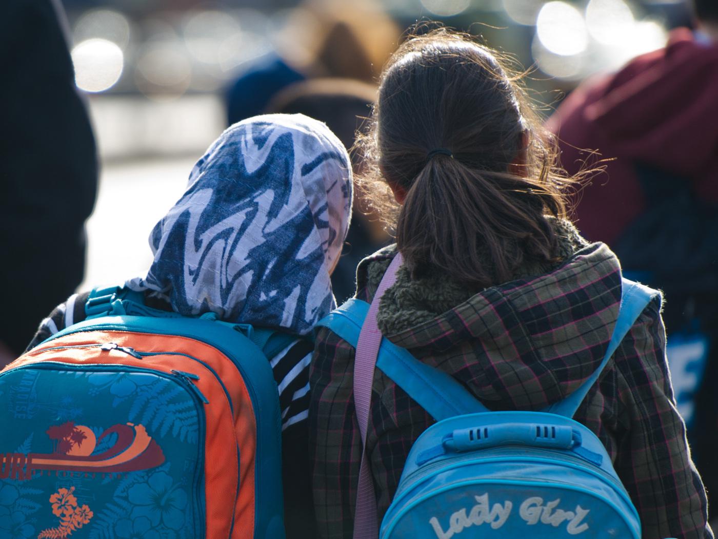 Die Bildungsdirektionen stellten bei der Zahl der Abmeldungen vom Unterricht an Schulen keinen Zusammenhang mit dem Kopftuchverbot fest. (Archivbild)
