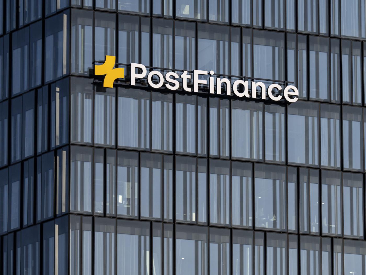 Der Notfallplan der Post-Tochter Postfinance ist bei der Eidgenössischen Finanzmarktaufsicht (Finma) erneut durchgefallen. Die ZKB und Raiffeisen erfüllen derweil die regulatorischen Anforderungen.(Archivbild)
