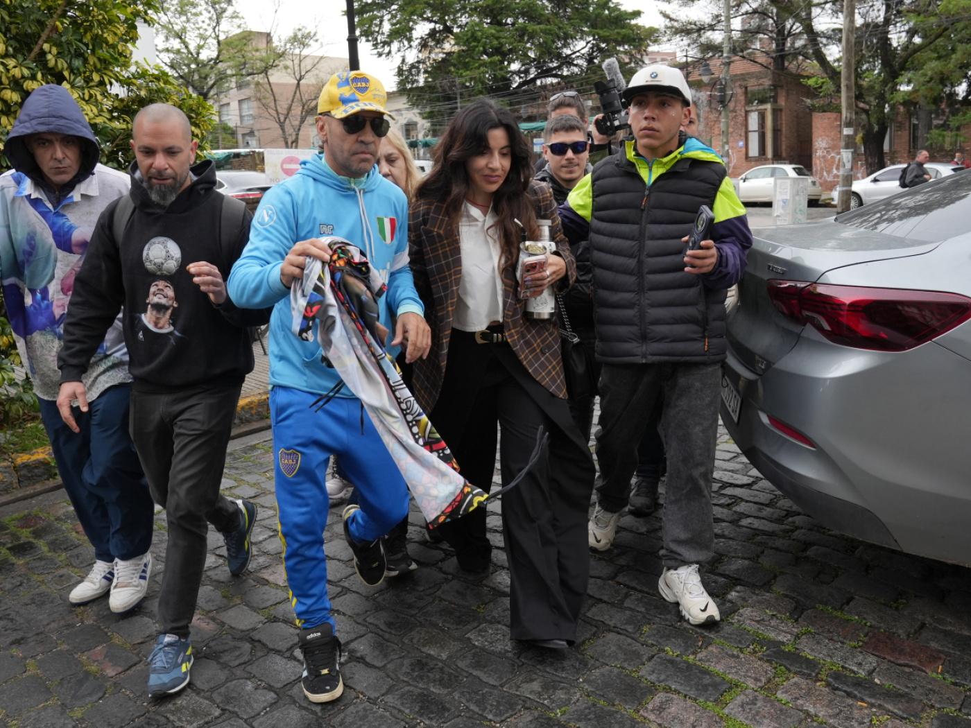 Gianinna Maradona (2. von rechts), Tochter von Diego Maradona, trifft am 8. Oktober 2026 am Gericht von San Isidro in Buenos Aires ein.