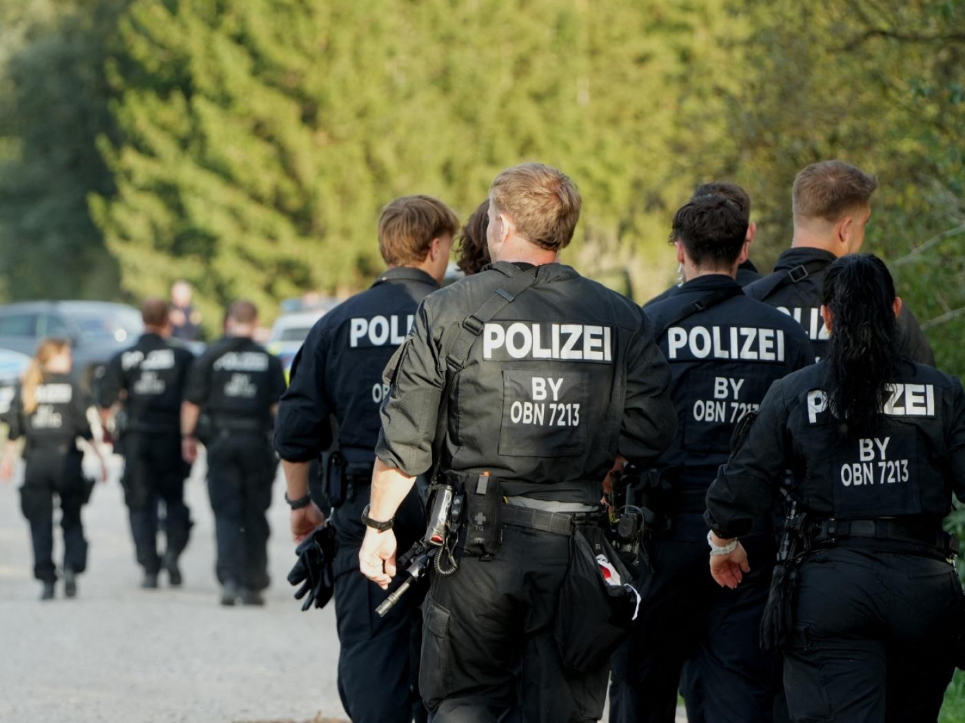 Die Polizei ist in der Nähe des Münchener Flughafens im Einsatz, nachdem ein mutmaßlicher Puma gesichtet worden ist. Am späten Dienstagabend hatte ein Jäger den Angaben zufolge mit seinem Nachtsichtgerät ein verdächtiges Tier gesehen und vermutet, dass es eine Großkatze sein könnte. Foto: Felix Kirberg/dpa