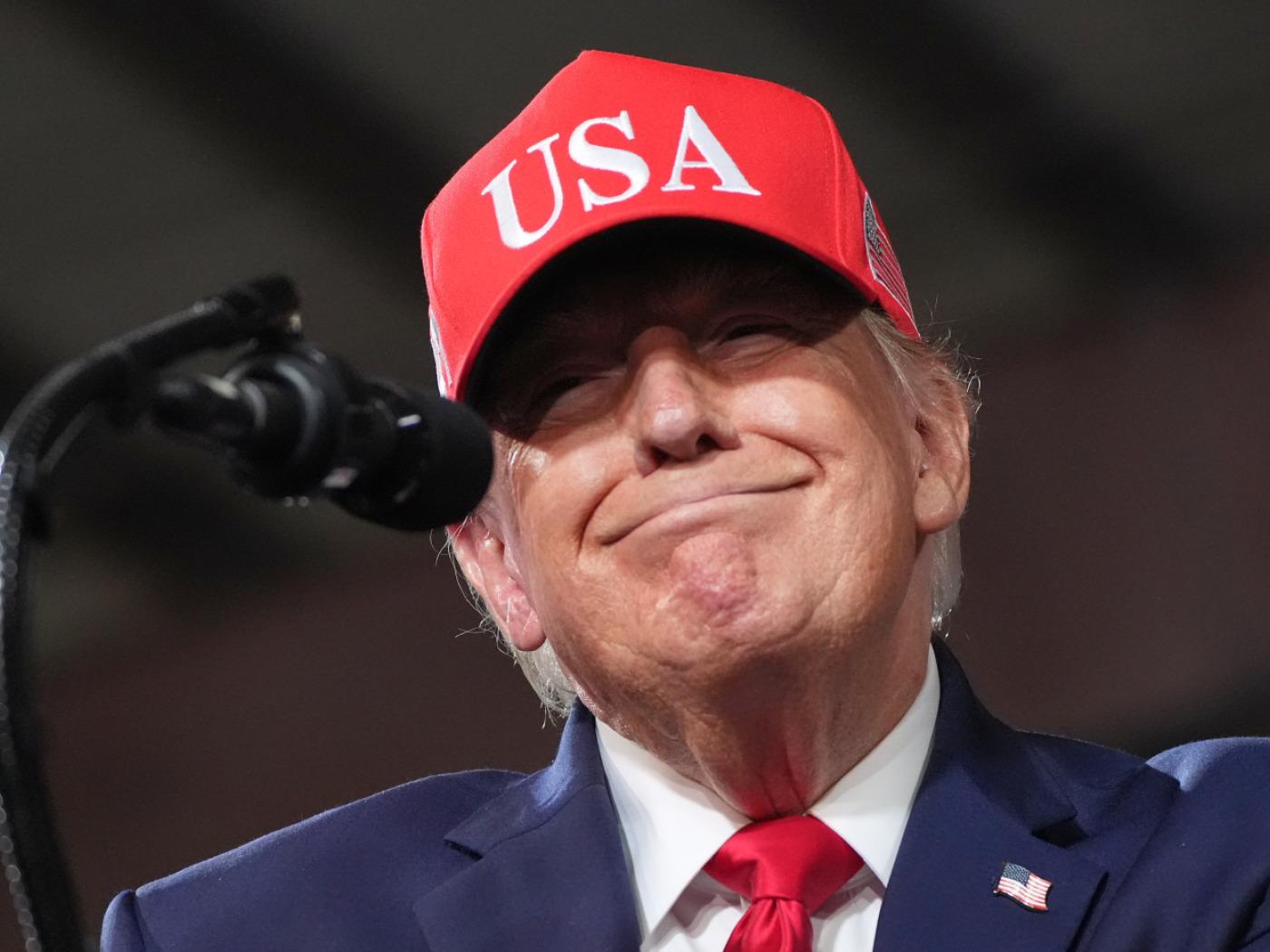 US-Präsident Donald Trump hält in der Majestic Valley Arena in Kalispell, Montana, eine Rede bei einer Wahlkampfveranstaltung. Foto: Alex Brandon/AP/dpa