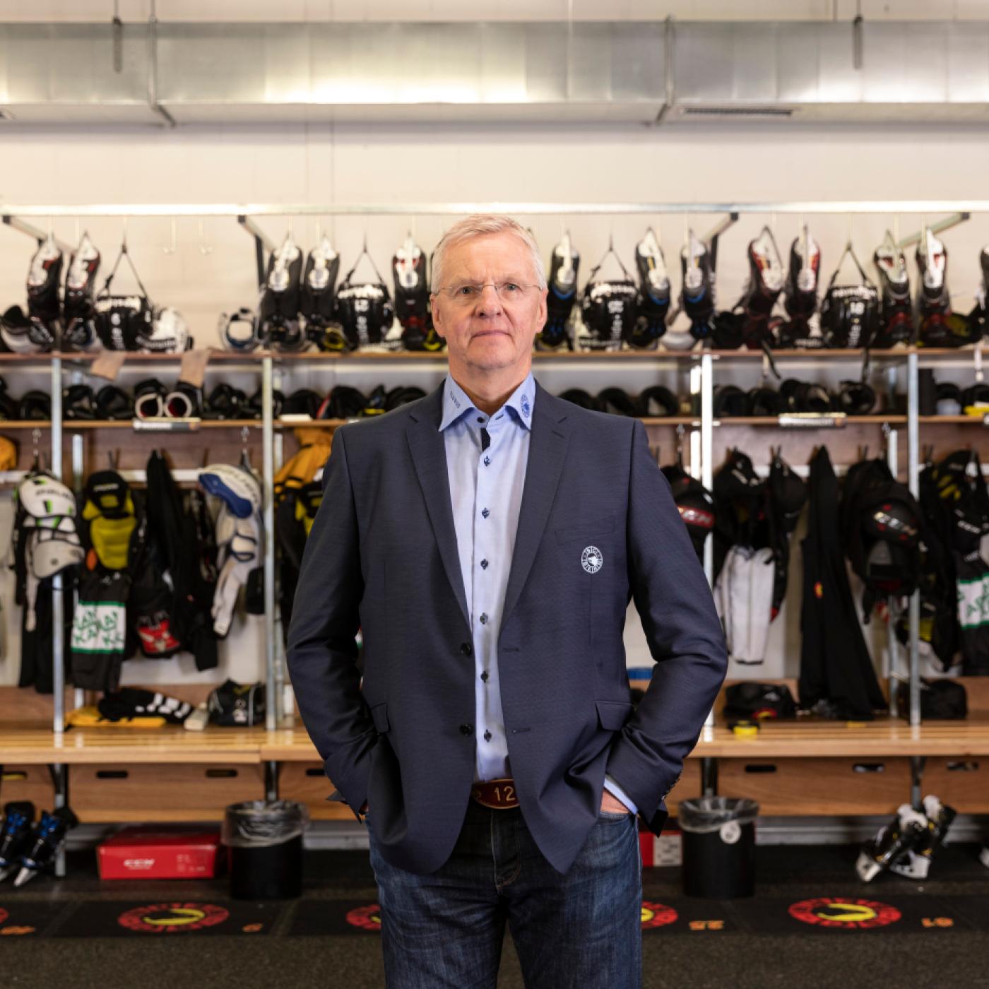 Kari Jalonen (in dieser Aufnahme aus dem Jahr 2019 in der Kabine des SC Bern) tritt  als Trainer zurück, weil sein Antrieb verblasst sei, wie er selber sagt