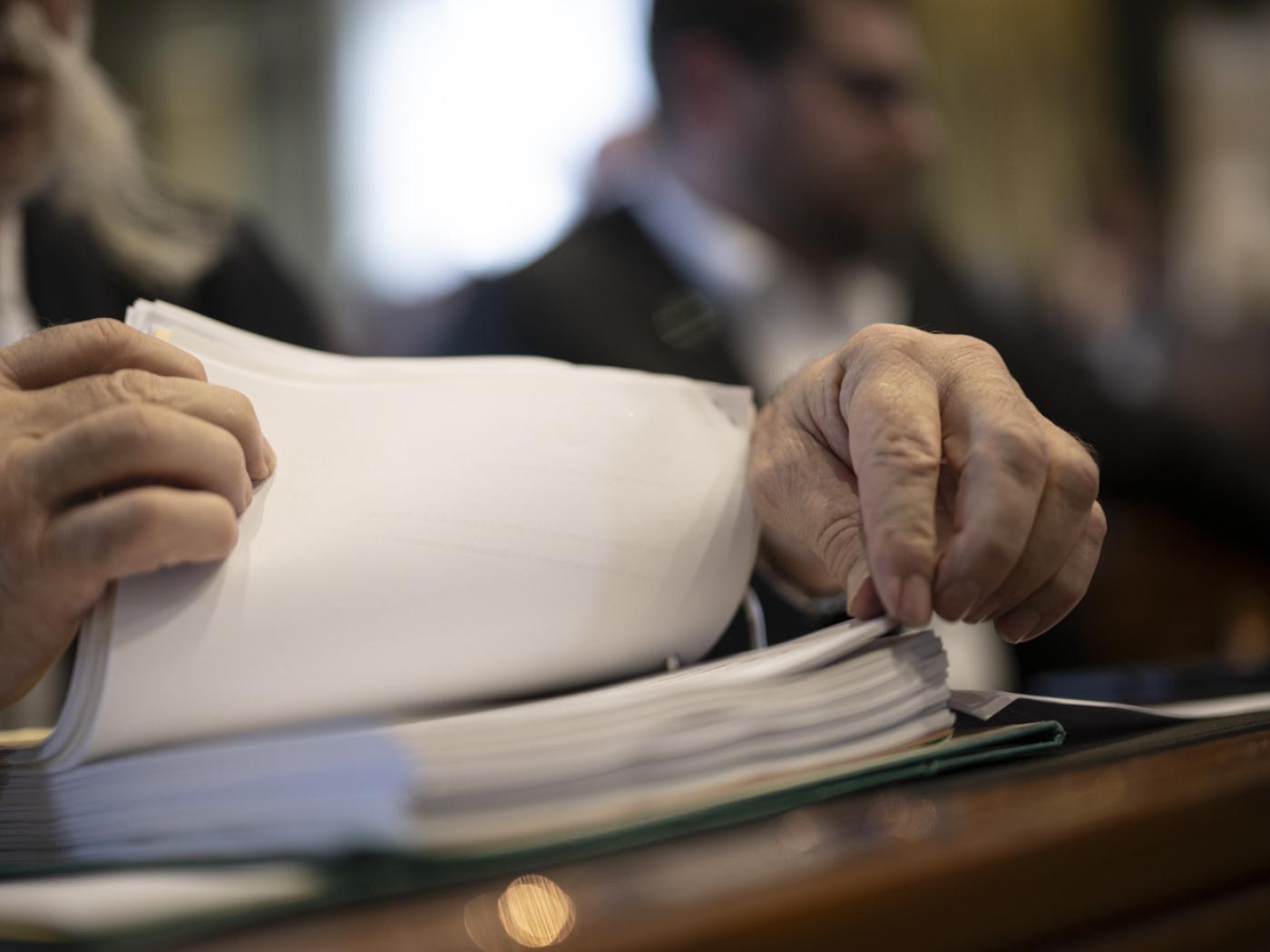 Der Kantonsrat berät die Anpassung des Sozialhilfegesetzes in der Wintersession. (Symbolbild)