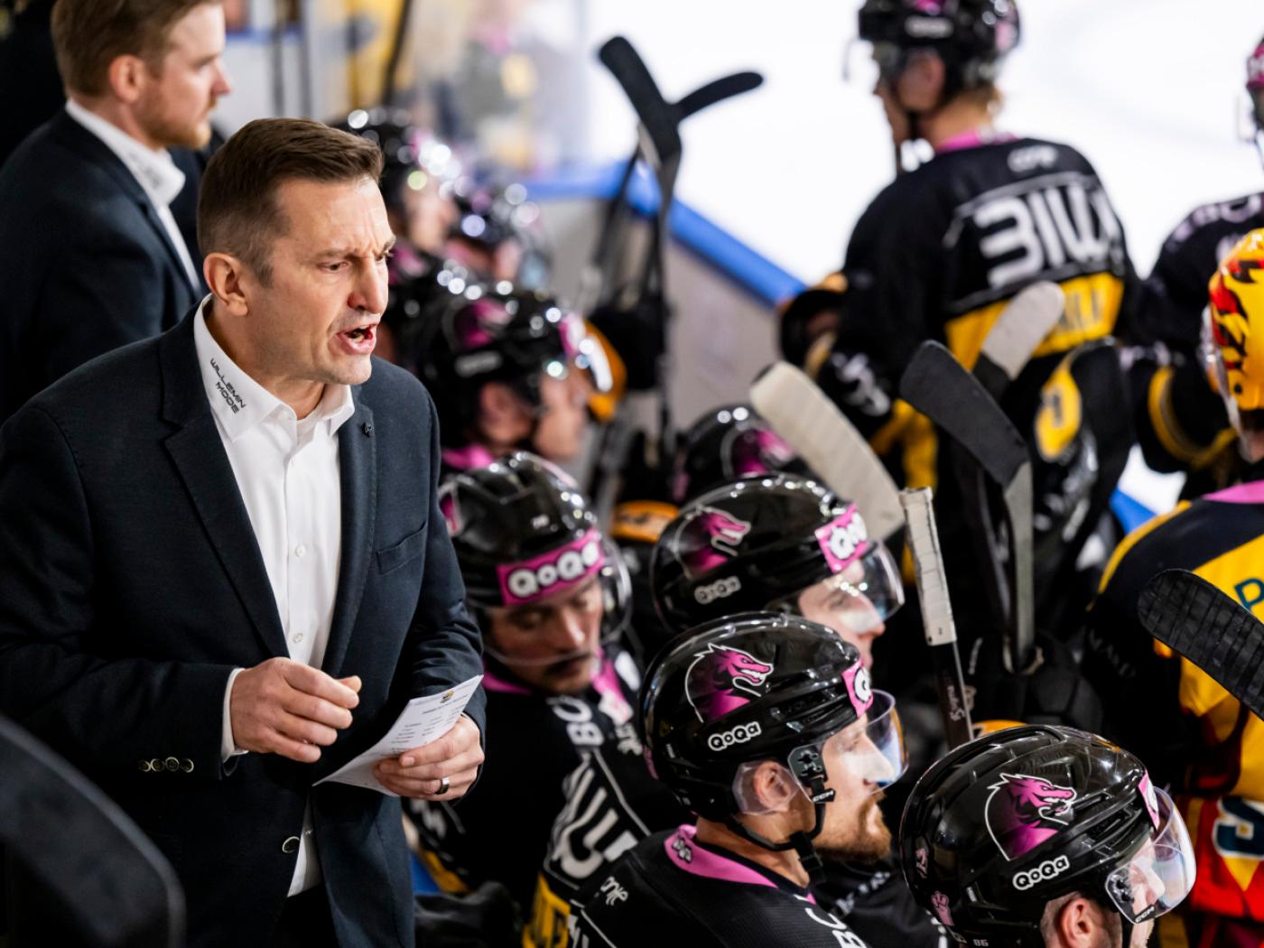 Ajoies Trainer Ville Peltonen kann in Kürze auf den amerikanisch-kanadischen Center Logan Brown zählen
